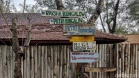 Tak bisa dipungkiri, keindahan dari tiga pulau ini memang boleh diadu. Air lautnya yang sebening kaca, pasir putih yang menggoda dan bawah lautnya yang bagai surga, sudah cukup untuk membuat turis mabuk kepayang.