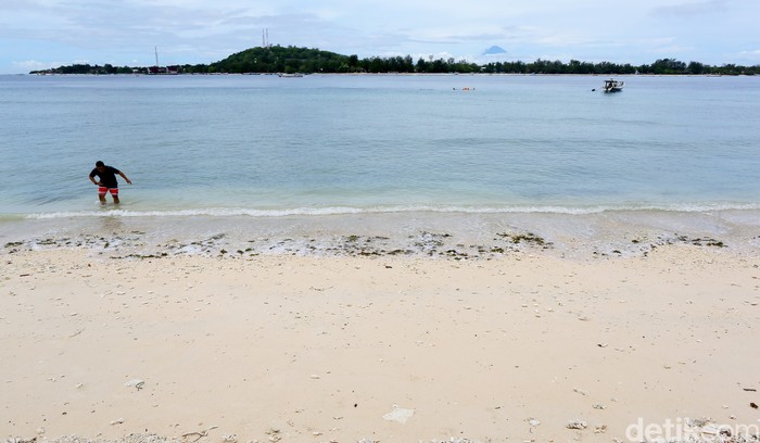 Pantai di Gili Meno Pantai di Gili Meno