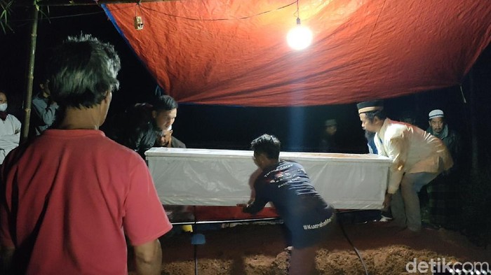 Pemakaman Handi di Garut