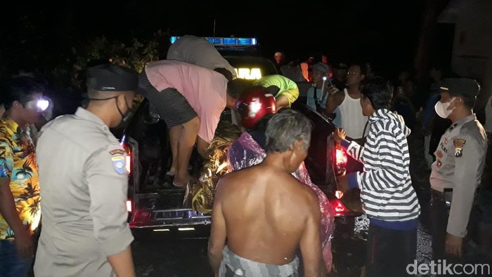 pohon tumbang di jember tewaskan seorang pengendara motor