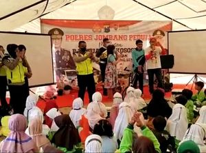Polisi Jombang Bantu Pulihkan Trauma Ratusan Anak Korban Erupsi Semeru
