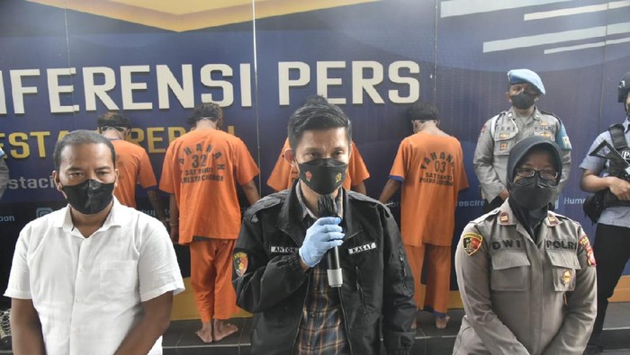 Polisi menangkap empat pria pemerkosa bocah di Cirebon.