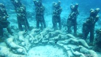 Nest adalah patung bawah laut karya Jason deCaires Taylor, pemahat terkenal Inggris. Karya Taylor sudah mendunia, dirinya menjadi kreator patung bawah laut pertama dunia. Patung-patung ini diukir dengan tinggi manusia. Dibuat melingkar, patung ini seakan jadi sarang manusia.