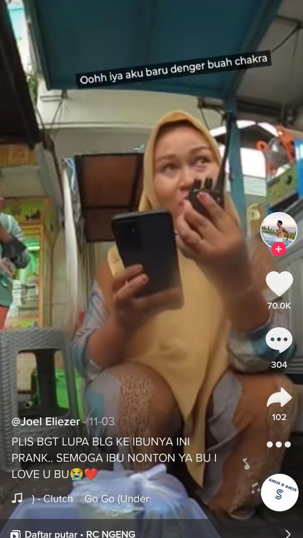 Pria Ini Hobi Jajan Soto hingga Starbucks Pakai Mobil Remote Control