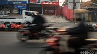 Begini penampakan sampah di Jalan Dewi Sartika, Ciputat Timur, Tangerang Selatan, Banten, Minggu (19/12/2021) sekitar pukul 05.50 WIB.