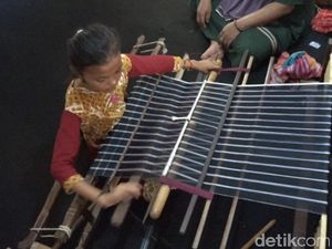 Lestarikan Budaya, Sekelompok Pemuda di Polewali Dirikan Sekolah Menenun