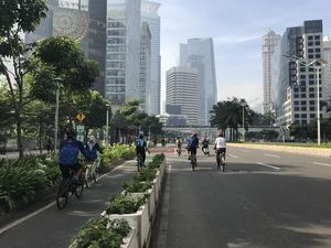 Suasana Warga Ramai Berolahraga di Sudirman Minggu Pagi