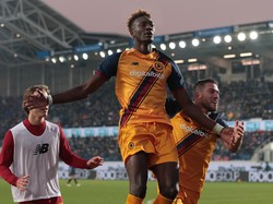 Tammy Abraham, dari Chelsea ke AS Roma dengan transfer 40 juta euro. Foto: Getty Images/Emilio Andreoli