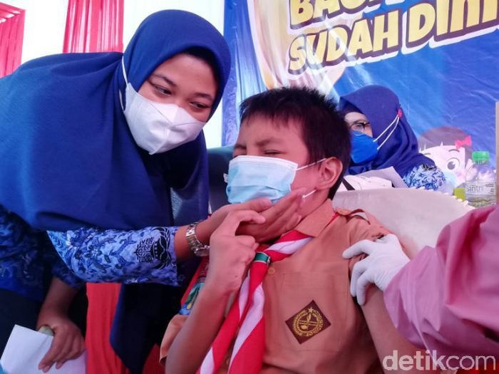 Sebanyak 20.409 anak usia 6-11 tahun di Kota Pasuruan menjadi sasaran vaksinasi COVID-19. Vaksinasi anak ini dilaksanakan di sekolah masing-masing.