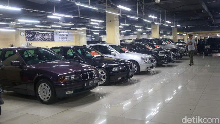 Penjualan mobil bekas saat ini mulai mengalami peningkatan penjualan. Salah seprang penjual mobil bekas mengaku dalam 2 bulan terakhir permintaan meningkat.