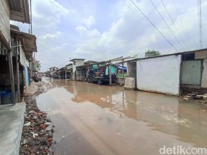 Perabot Rumah Warga Muara Angke Jakut Rusak Akibat Tergenang Banjir Rob