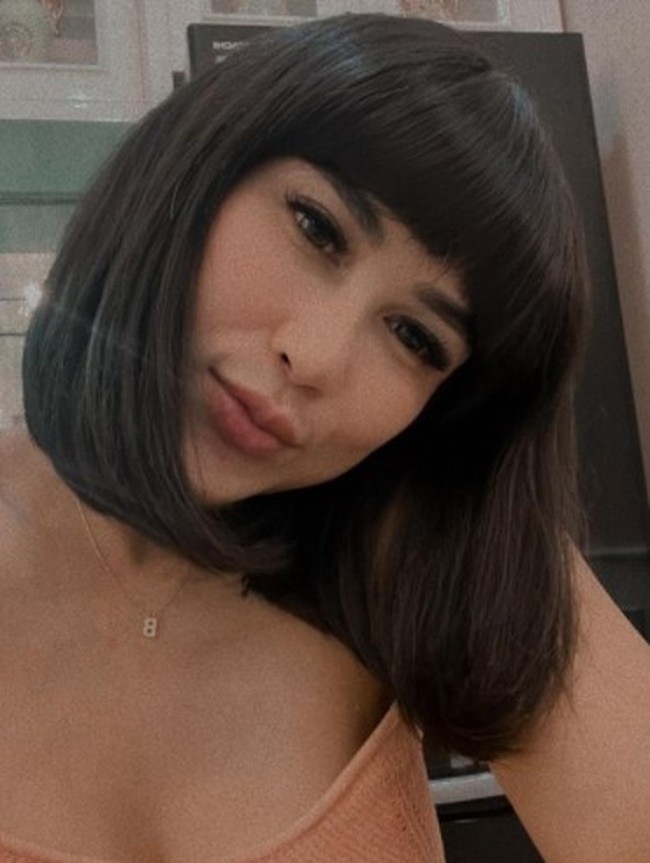 Di salah satu unggahannya terlihat Bebizie yang mengenakan pakaian berwarna putih tengah menggendong Gala Sky. Aksi Bebizie itu pun banjir pujian dari netizen. Foto: Instagram/@bebizie