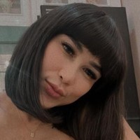 Di salah satu unggahannya terlihat Bebizie yang mengenakan pakaian berwarna putih tengah menggendong Gala Sky. Aksi Bebizie itu pun banjir pujian dari netizen. Foto: Instagram/@bebizie