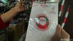 Berburu Pernak-pernik Natal di Pasar Asemka