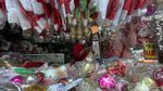 Berburu Pernak-pernik Natal di Pasar Asemka