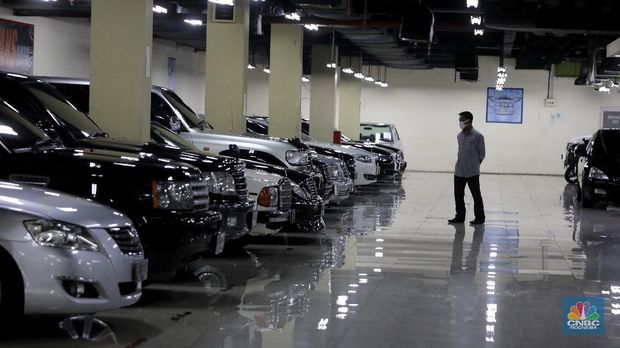 Bursa Mobil Blok M Mall, Jakarta Selatan, Senin (20/12/2021). (CNBC Indonesia/Andrean Kristianto)