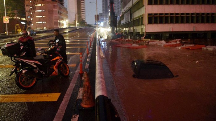 Deretan Mobil yang Jadi Korban Banjir di Malaysia Banjir merendam juga merendam sejumlah mobil di Kuala Lumpur, Malaysia. Banjir yang terjadi ini merupakan yang terparah dalam beberapa tahun.