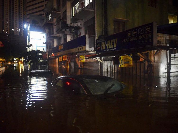 Deretan Mobil yang Jadi Korban Banjir di Malaysia