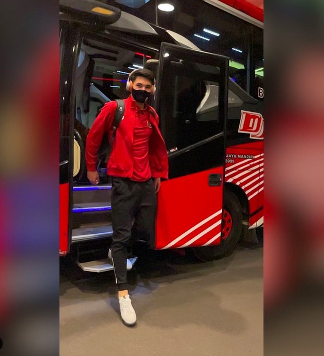 Penampilan Elkan Baggott di luar lapangan tak berbeda jauh. Seperti ditengok di akun Instagram-nya, pemain timnas Indonesia blasteran Inggris itu konsisten dengan gaya kasual yang sporty. (Foto: Instagram/@elkanbaggott)