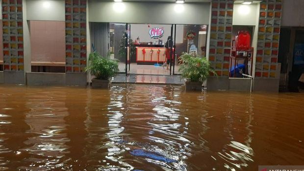 Foto pantauan di lokasi, pukul 19.10 WIB (Antara Foto)