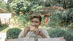 Intip Gaya Ngopi Aditya Zoni, Kekasih Yasmine Ow yang Keren