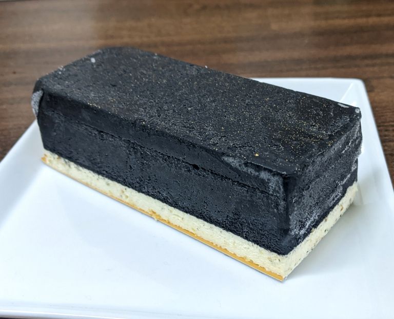 Gurih Asin Cake Nori yang Hitam Pekat, Tren Cake Terbaru di Jepang