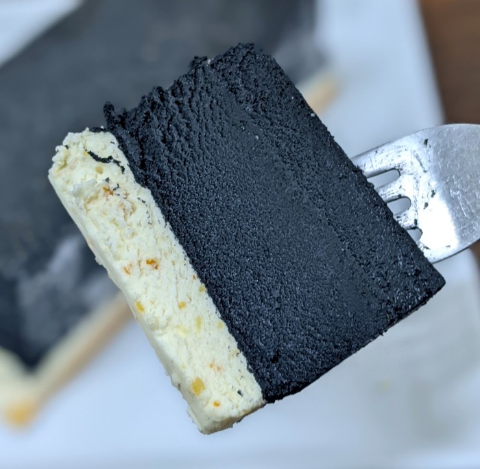 Gurih Asin Cake Nori yang Hitam Pekat, Tren Cake Terbaru di Jepang Gurih Asin Cake Nori yang Hitam Pekat, Tren Cake Terbaru di Jepang