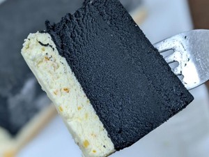 Gurih Asin Cake Nori yang Hitam Pekat, Tren Cake Terbaru di Jepang