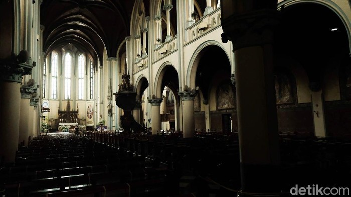 Intip Persiapan Natal di Gereja Katedral Jakarta Hari Raya Natal sebentar lagi. Gereja Katedral di Jakarta siap menggelar ibadat Natal tahun ini. Seperti apa persiapannya?