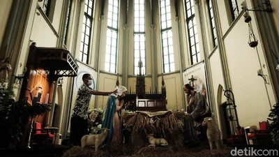 Intip Persiapan Natal di Gereja Katedral Jakarta