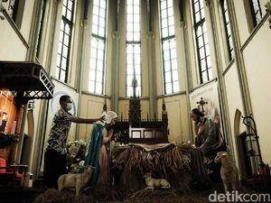 Intip Persiapan Natal di Gereja Katedral Jakarta