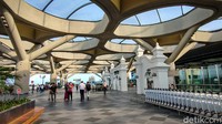 Pihaknya memprediksi dalam beberapa waktu ke depan bakal ada lonjakan penumpang hingga puncaknya pada saat malam Natal, yakni 24 Desember 2021. Diperkirakan ada sekitar 9.000 penumpang per hari bakal memadati bandara YIA. 