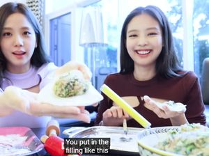 Keseruan Jennie dan Jisoo BLACKPINK Saat Bikin Mandu, Intip Yuk!