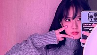Nah, kamu tim Jisoo rambut berponi atau nggak? Foto: (dok. Instagram @sooyaa__)