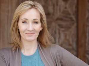 JK Rowling Dapat Ancaman Pembunuhan Usai Beri Dukungan ke Salman Rushdie