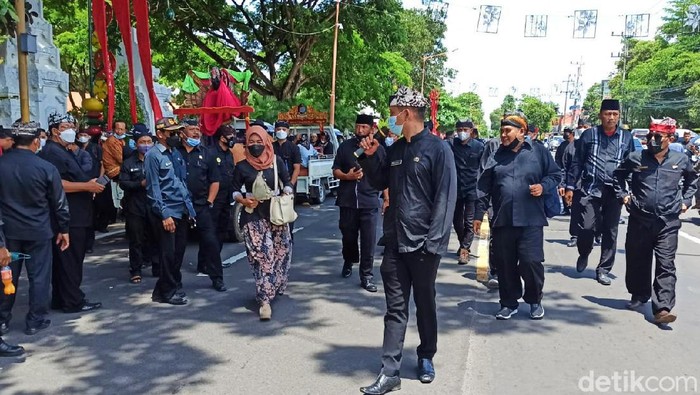 kades di banyuwangi demo perpres 104/2021
