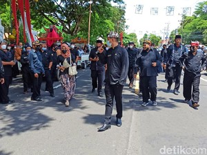 Puluhan Kades di Banyuwangi Turun Jalan Tolak Perpres 104/2021 Soal Dana Desa