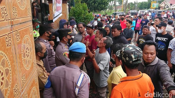 kepala desa aryojeding didemo