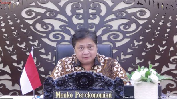Keterangan Pers Menteri terkait Evaluasi PPKM, Jakarta, Senin (20/12/2021). (Tangkapn layar youtube Sekpres RI)