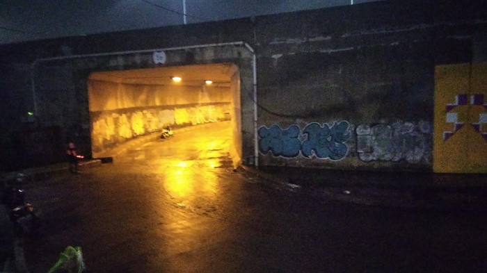 Kolong Tol JORR sempat terendam banjir 1 meter