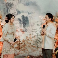 Diakui Sabrina ia tak menyangka bahwa Belva akan mengungkapkan perasaannya dengan kata-kata romantis. Momen dimana @belvadevara ngutarain isi hatinya.... Sebenernya kita bukan tipe yang suka banyak sweet talk ke satu sama lain pakai kata-kata... jadi aku nggak ekspektasi sesuatu yang gimana-gimana, tulisnya. Foto: Instagram