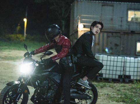 Lee Dong Wook dalam drama Korea Bad and Crazy Lee Dong Wook dalam drama Korea Bad and Crazy