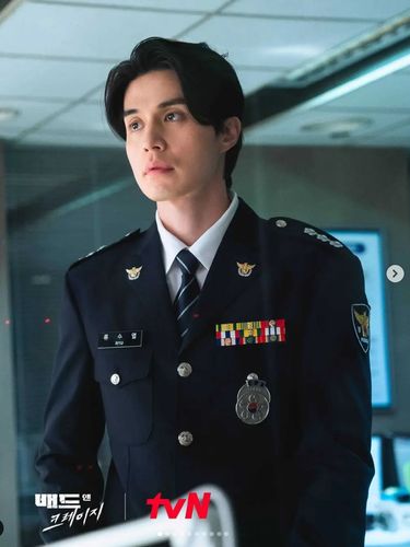 Lee Dong Wook dalam drama Korea Bad and Crazy Lee Dong Wook dalam drama Korea Bad and Crazy