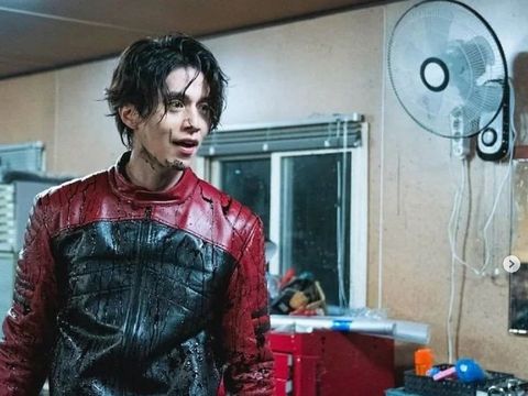 Lee Dong Wook dalam drama Korea Bad and Crazy