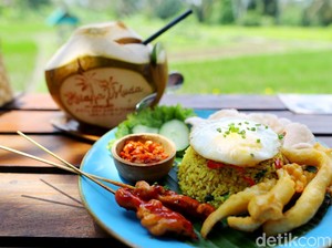 Kelapa Muda Ubud: Nikmati Nasi Goreng Kelapa Bonus Pemandangan Sawah