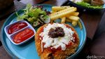 Menikmati Nasi Goreng Kelapa Muda di Pinggir Sawah, Bisa!