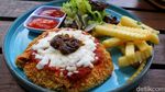Menikmati Nasi Goreng Kelapa Muda di Pinggir Sawah, Bisa!