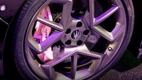 Pun warna pink juga dilabur pada kaliper rem. Foto: Maserati