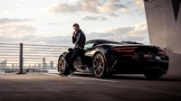 David Beckham, mantan kapten Tim Nasional Inggris menjajal mobil baru Maseratti MC20 Fouriserie Edition di Sirkuit Modena, Italia. Foto: Maserati