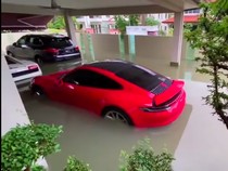 Malaysia Dilanda Banjir, Mobil Mewah Terendam